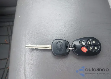 2008 Toyota Sienna Xle z USA, uszkodzony, nr VIN 5TDZK22C38S117648